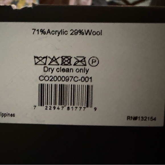 Coach Black and Gray LOGO Patterned knit hat and Scarf Set. Original!New in Box - Picture 12 of 12